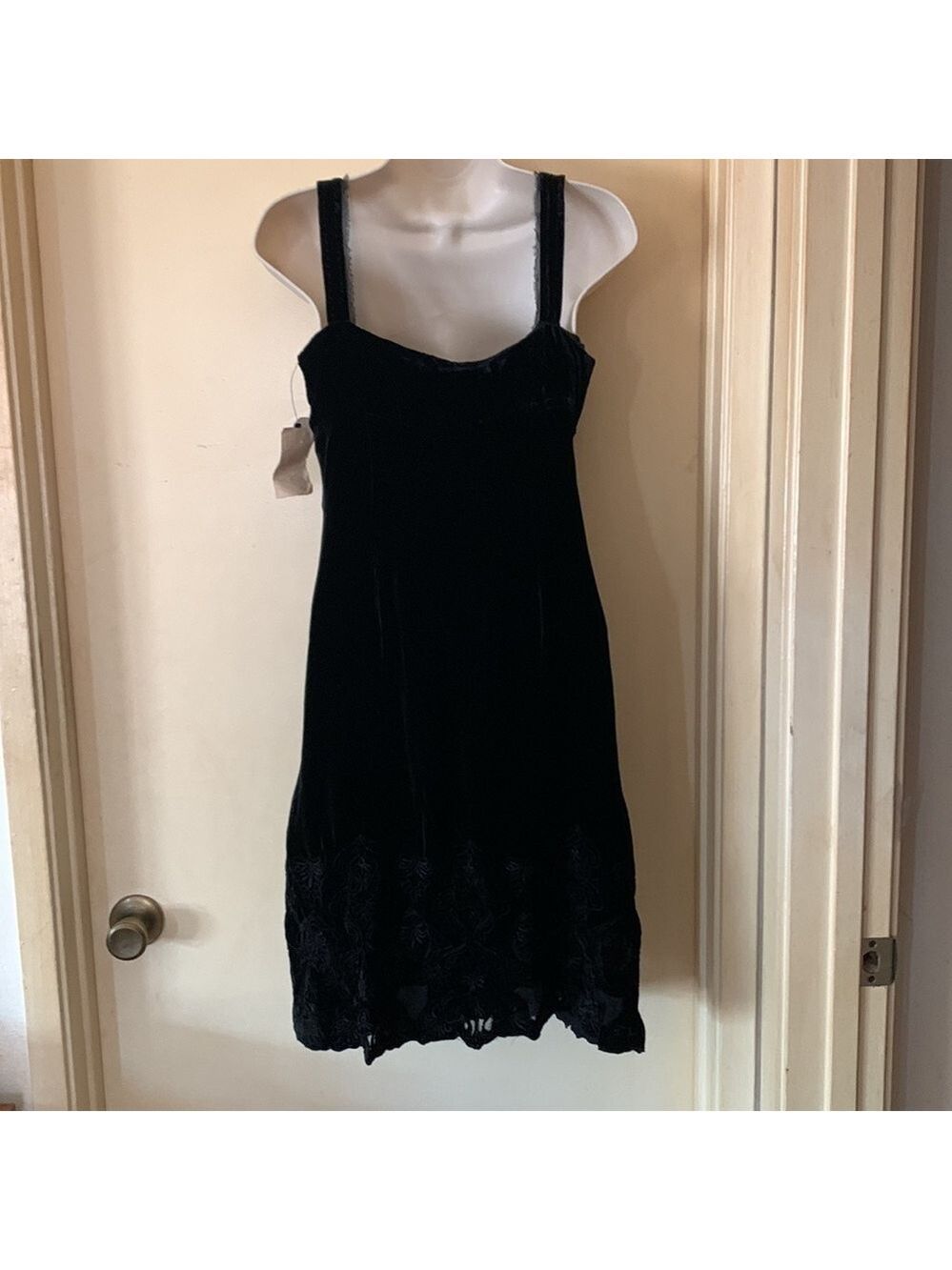 Tahari crushed black crushed velvet cocktail dress size 2 - Picture 5 of 10